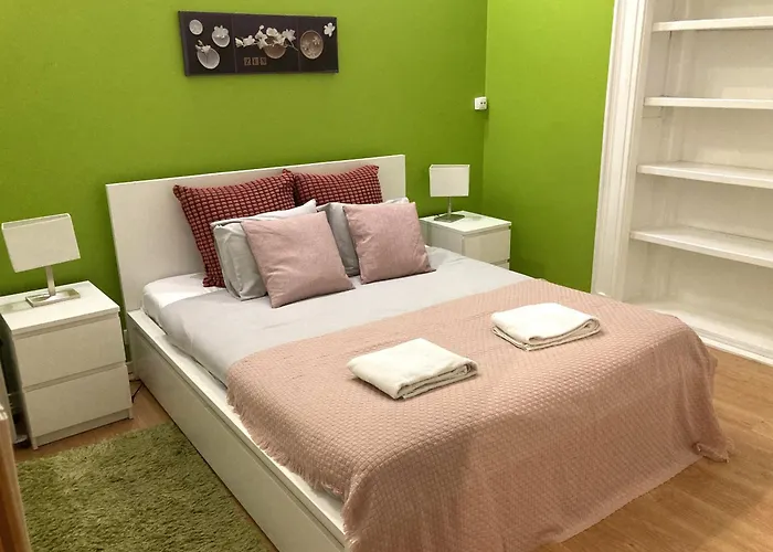 Lisbon T2 Apartment In Typical Villa In Sapadores Lisbon