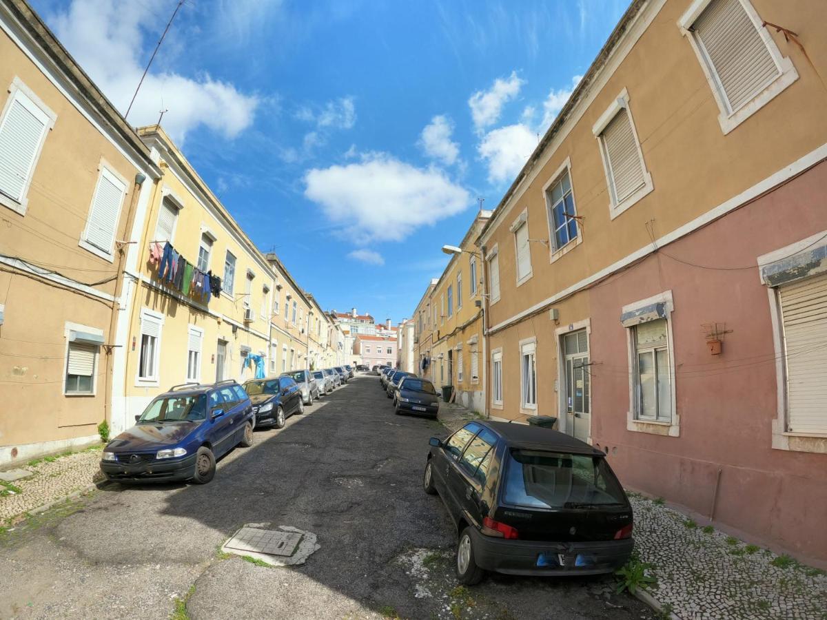 T2 In Typical In Sapadores Lisbon