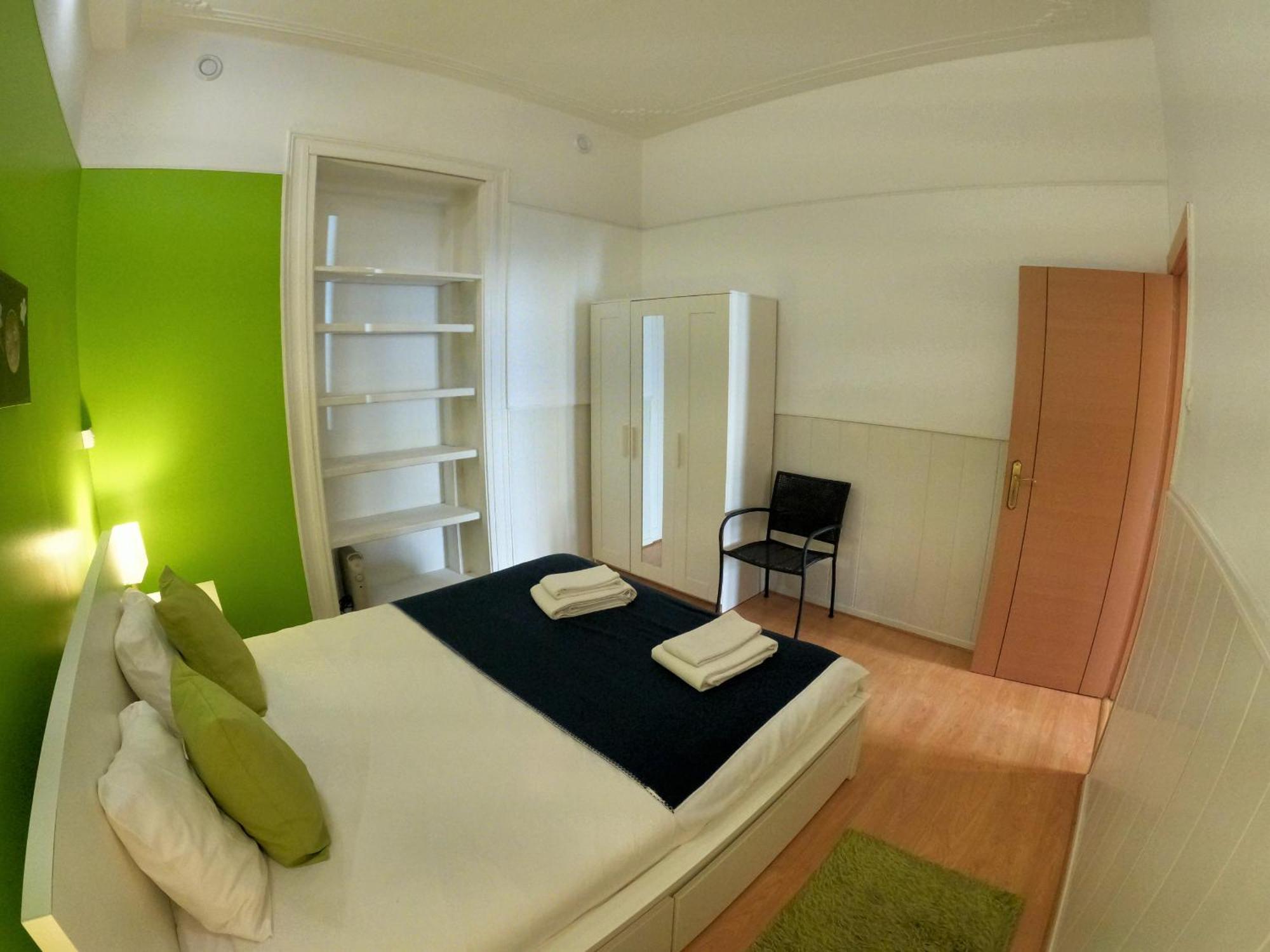 T2 In Typical In Sapadores Lisbon