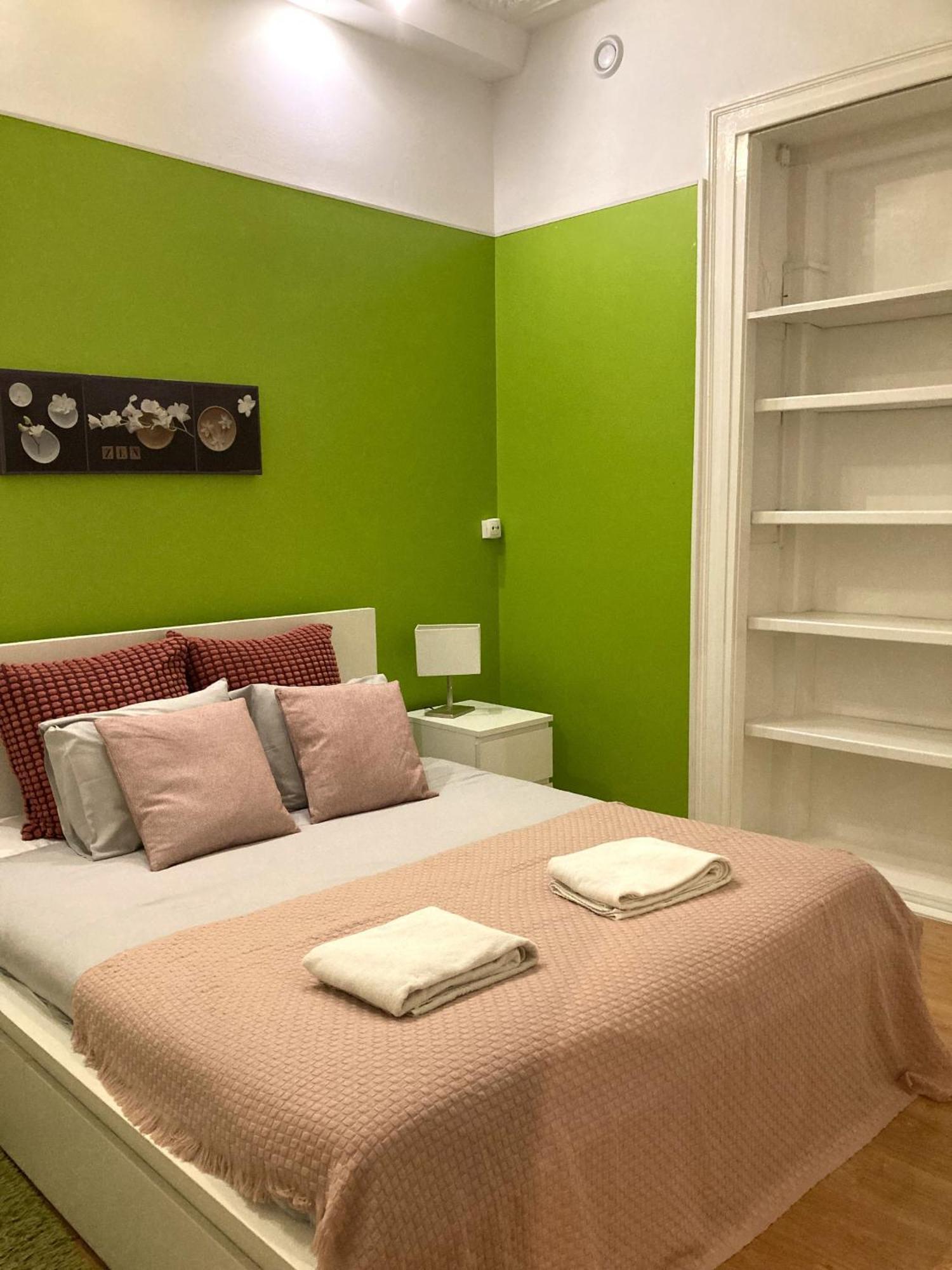 T2 In Typical In Sapadores Apartment