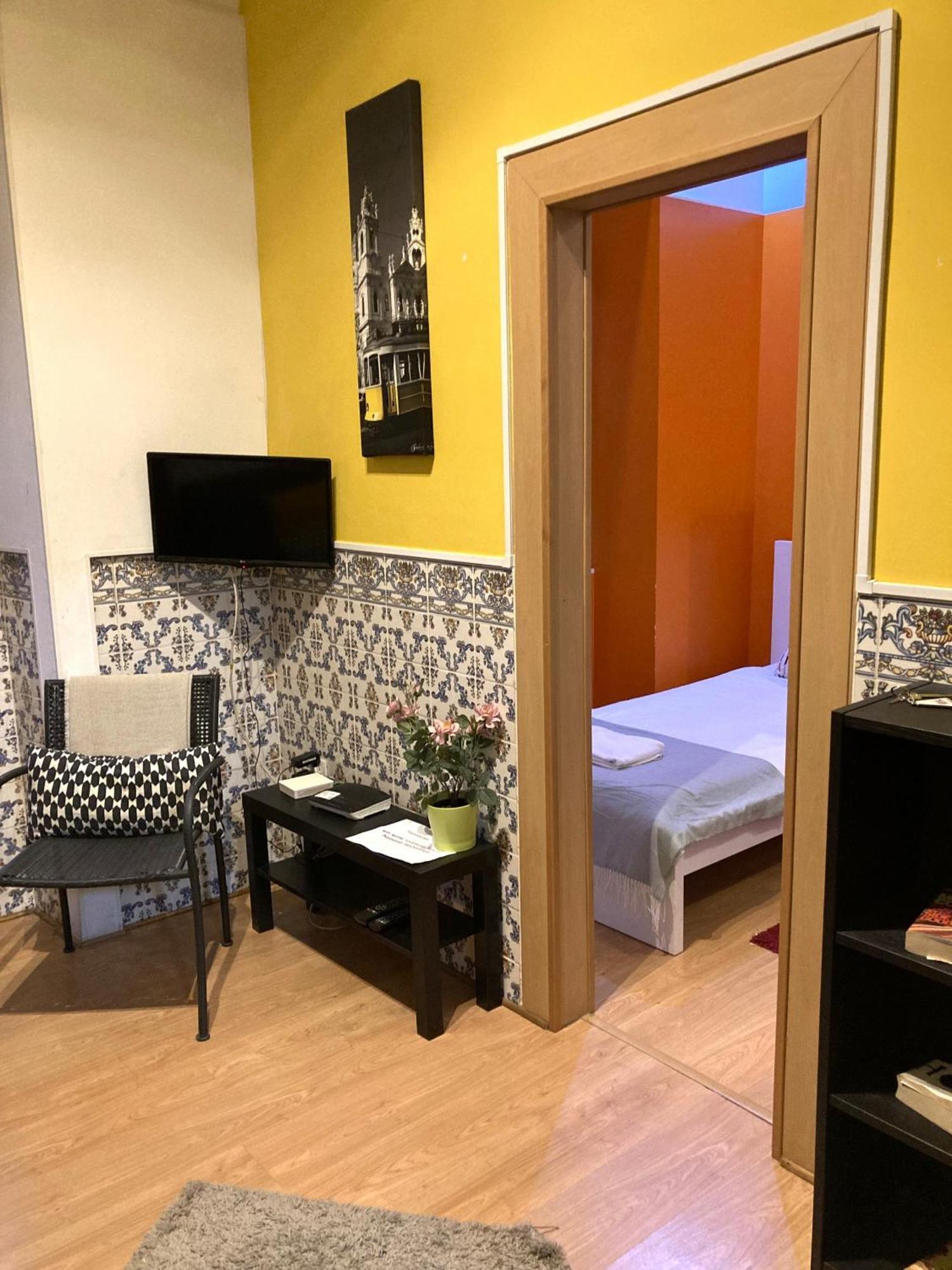 T2 In Typical In Sapadores Apartment Lisbon